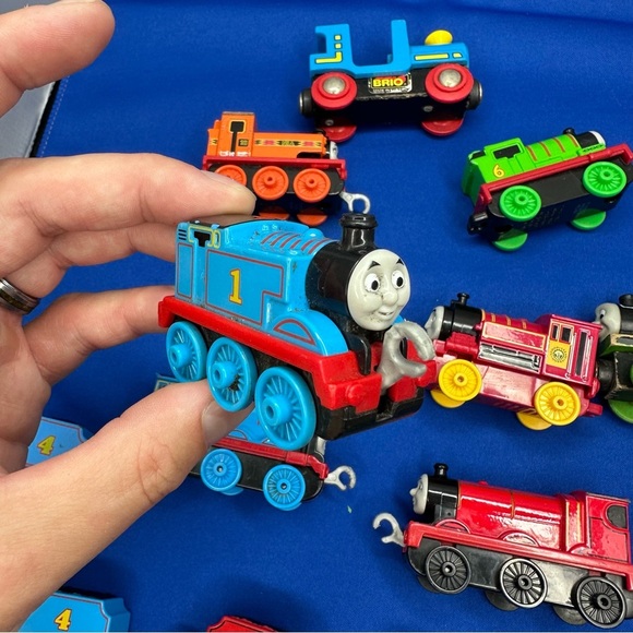 Lots of 13 Thomas & Friends Trains w/ 1 Brio Train - Picture 6 of 12
